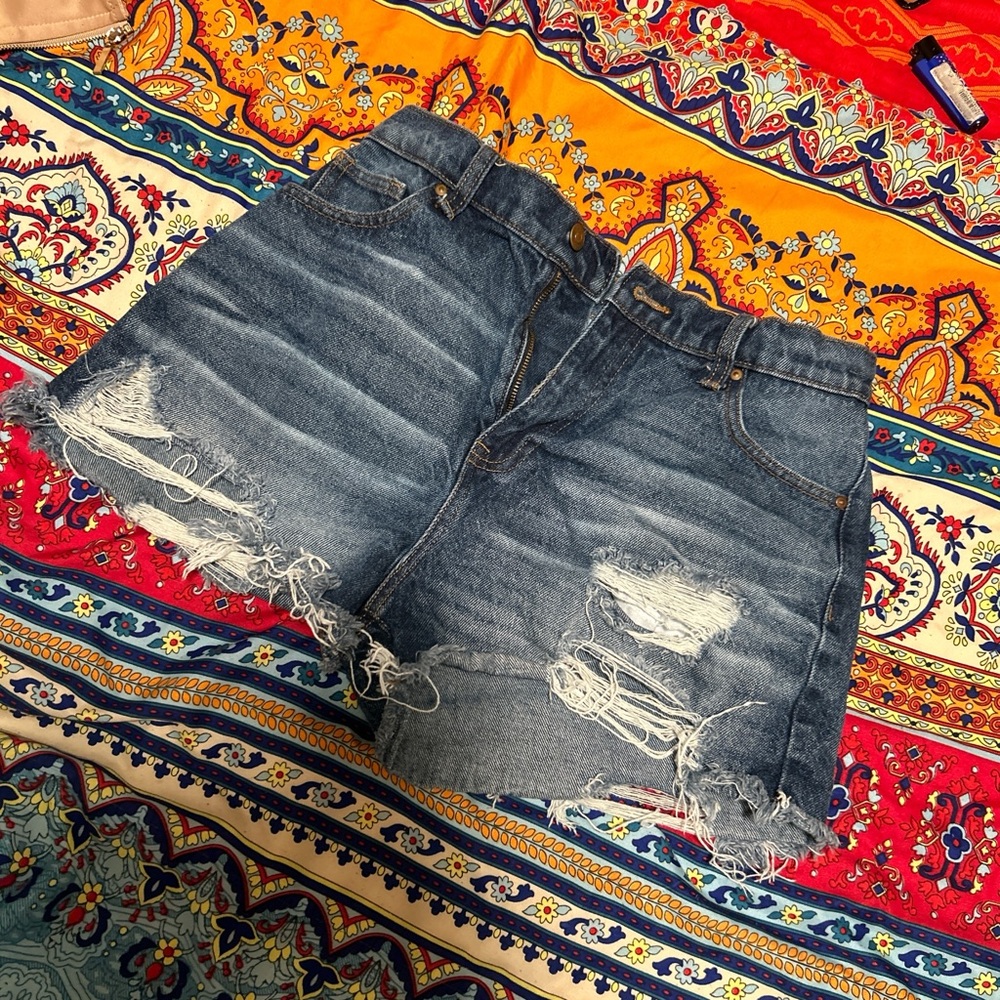 No boundaries denim shorts 🖤